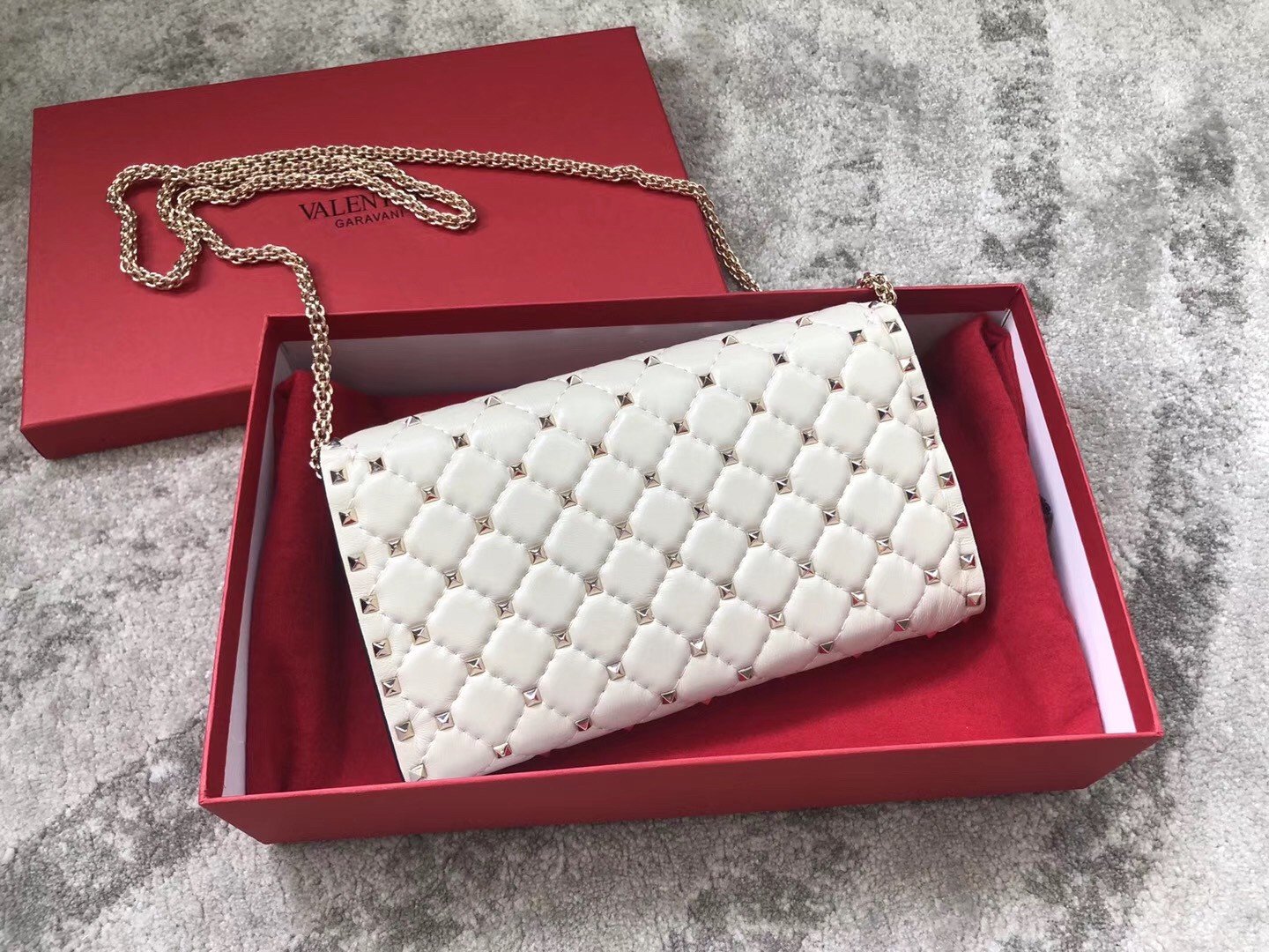 Valentino Rockstud Spike Crossbody Clutch Bag In White Lambskin