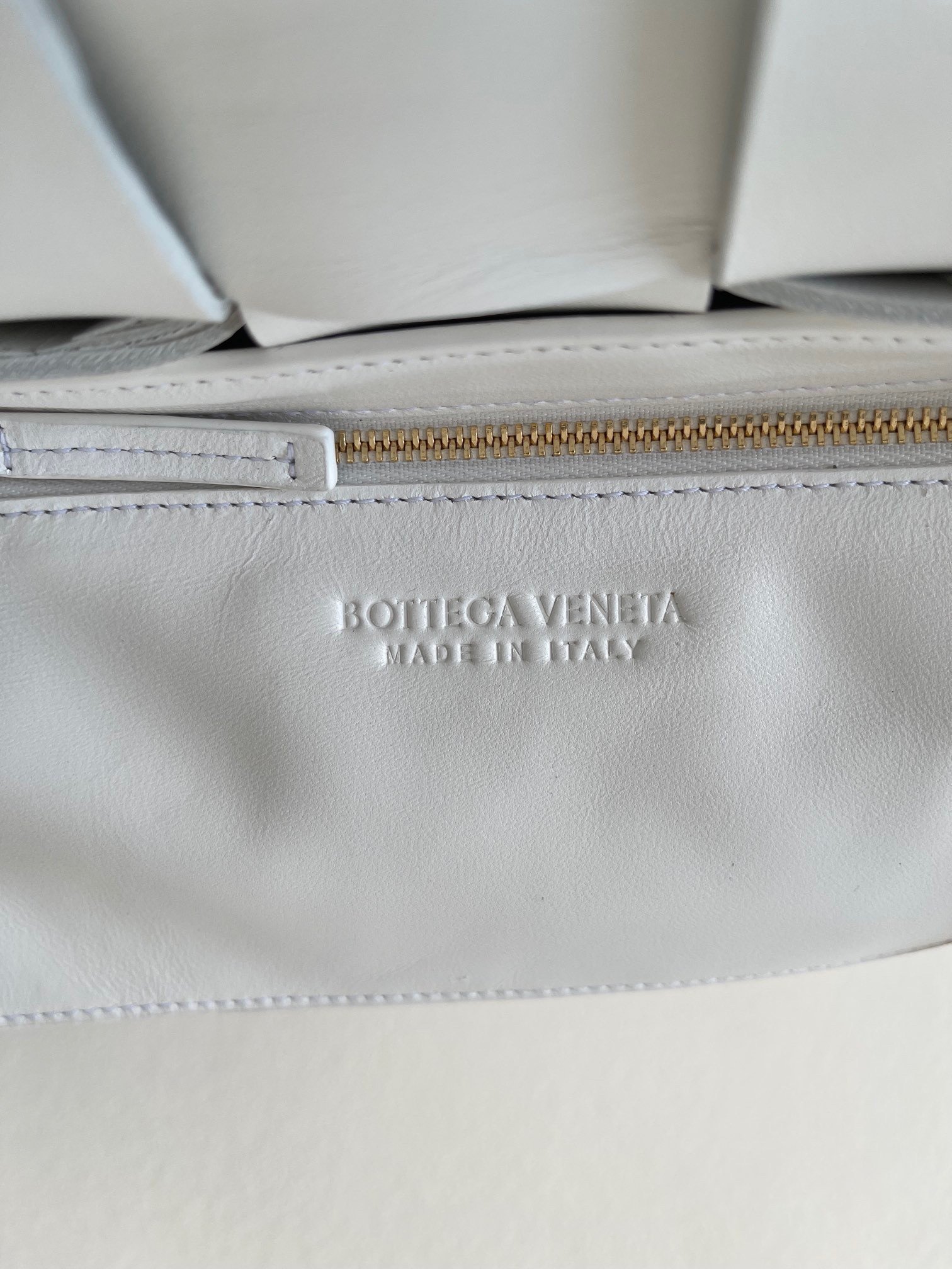 Bottega Veneta Cassette Fringed Bag In White Lambskin