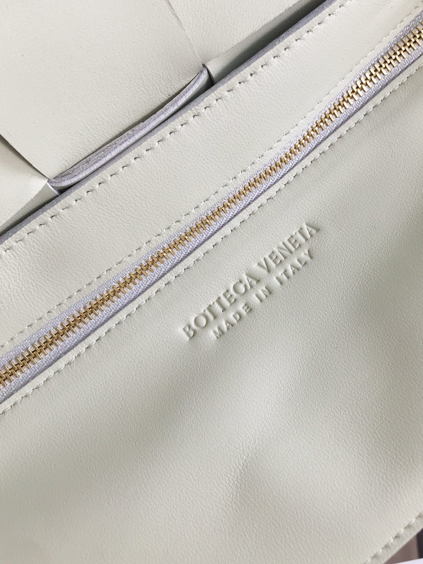 Bottega Veneta Cassette Bag In White Grained Intreccio Calfskin