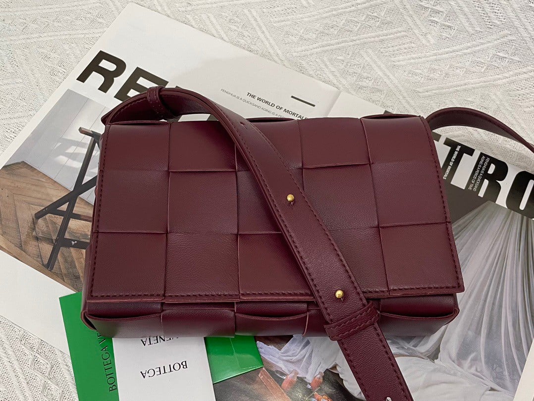 Bottega Veneta Cassette Bag In Bordeaux Intreccio Lambskin