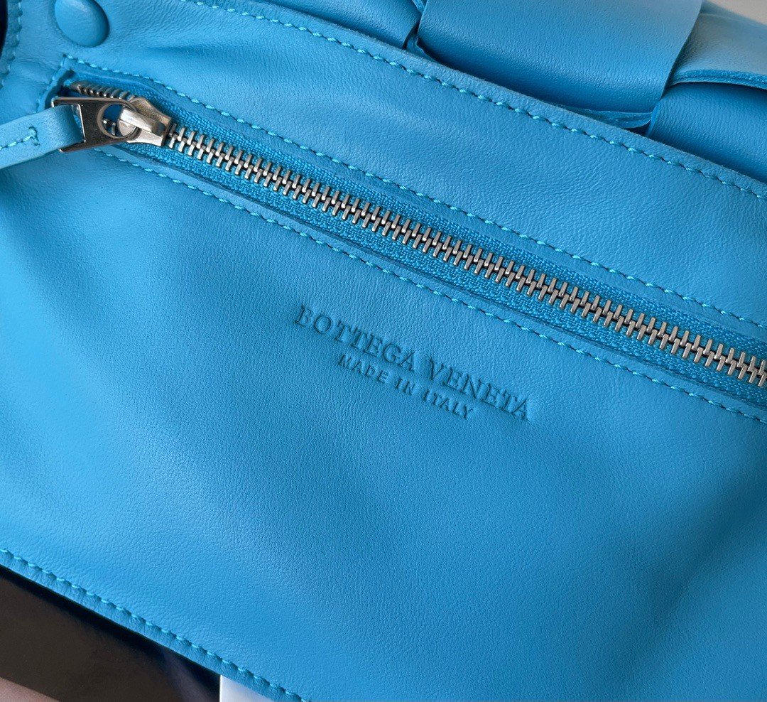 Bottega Veneta Cassette Bag In Mallard Intreccio Lambskin