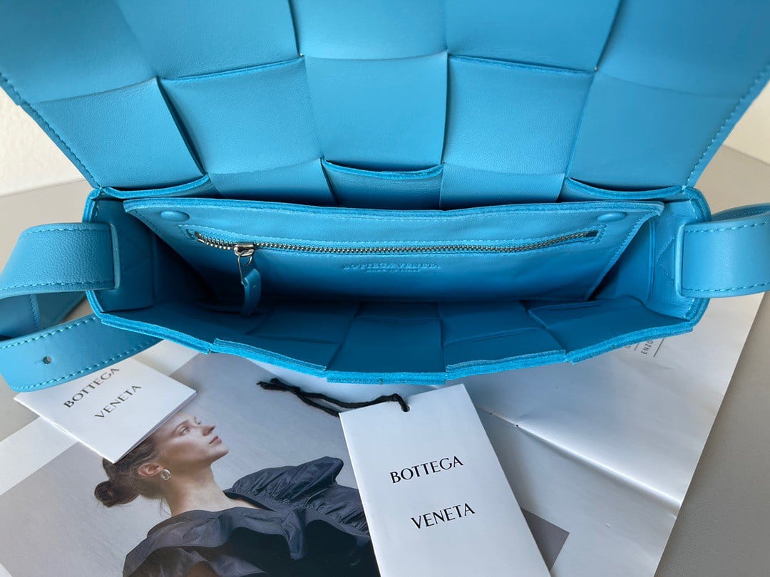 Bottega Veneta Cassette Bag In Mallard Intreccio Lambskin