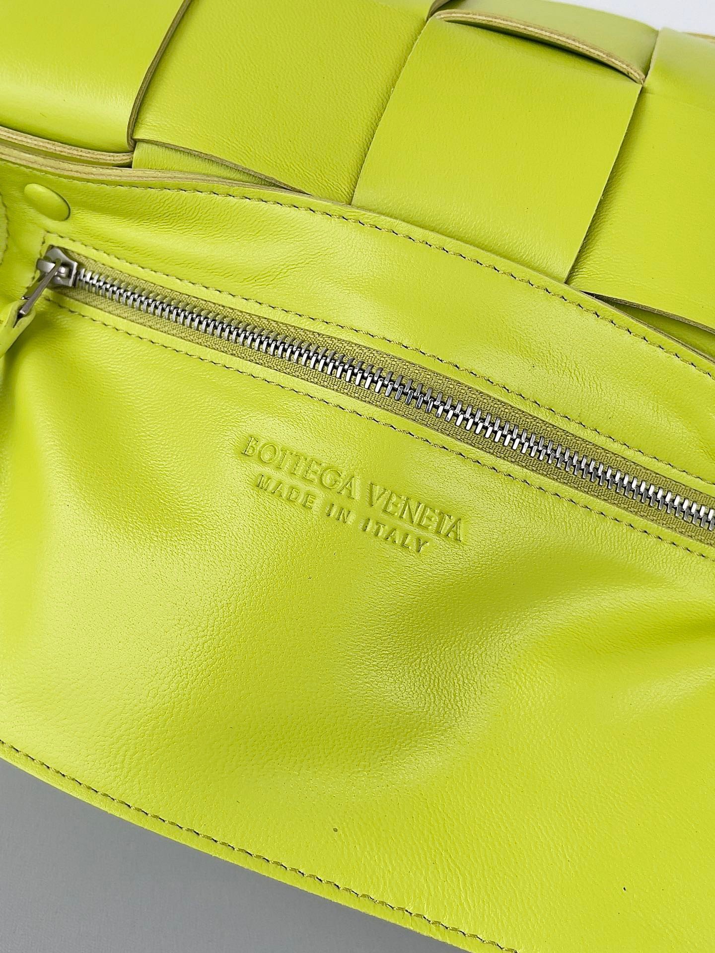 Bottega Veneta Cassett Bag In Acid Kiwi Intreccio Lambskin