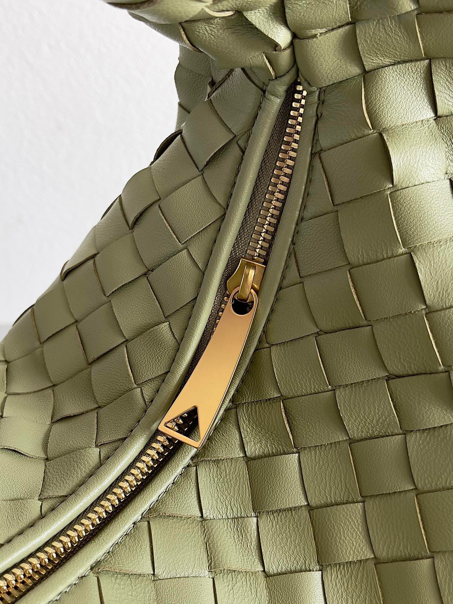 Bottega Veneta BV Jodie Teen Bag In Travertine Intrecciato Lambskin