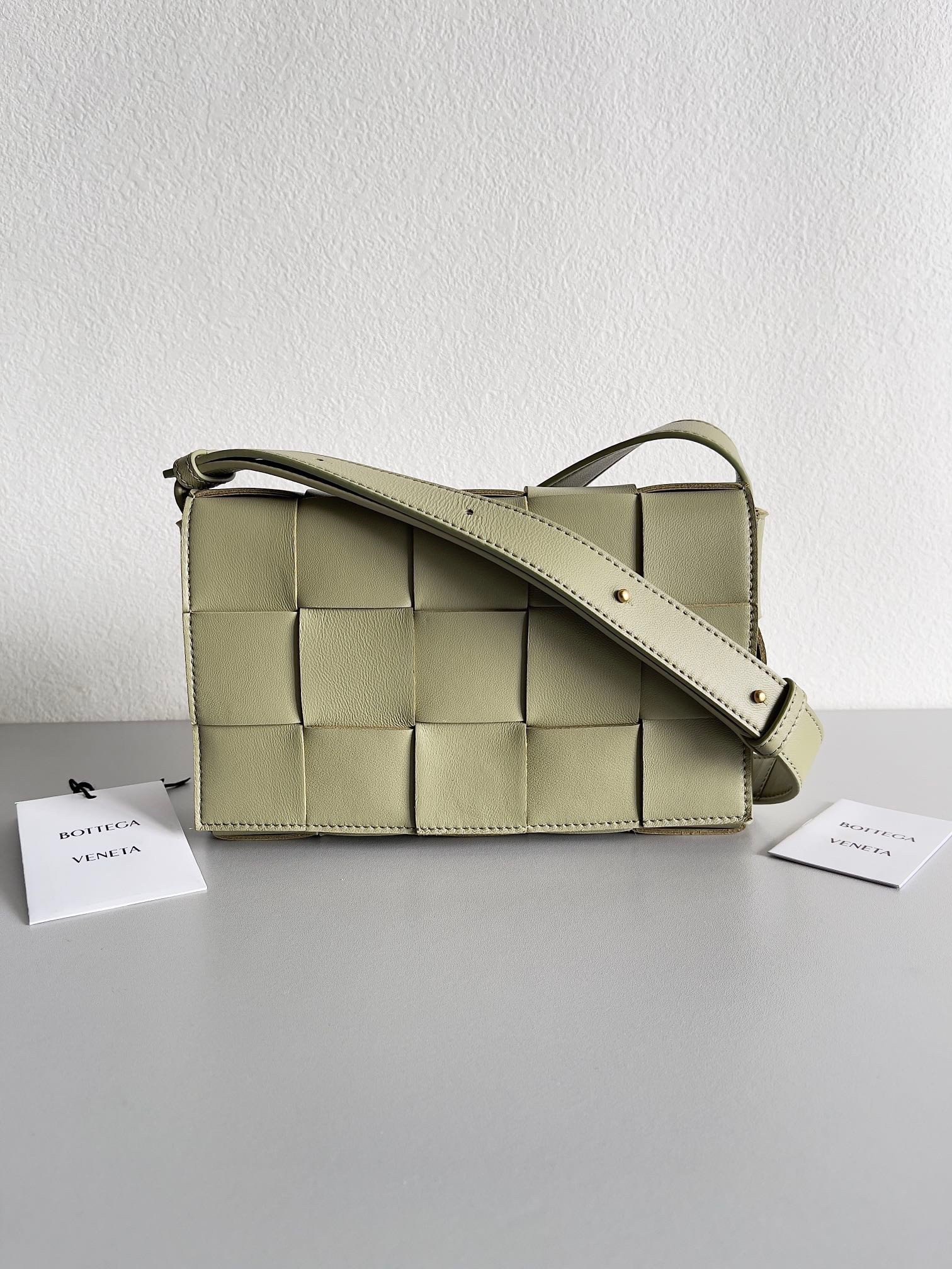 Bottega Veneta Cassett Bag In Travertine Intreccio Lambskin