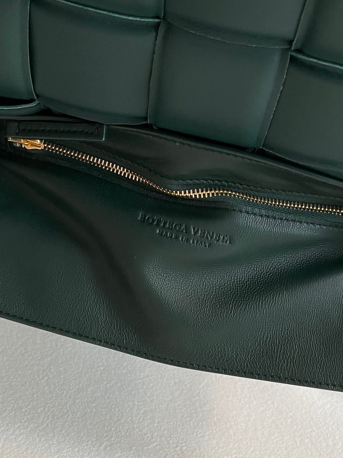 Bottega Veneta Padded Cassette Bag In Green Intrecciato Deerskin