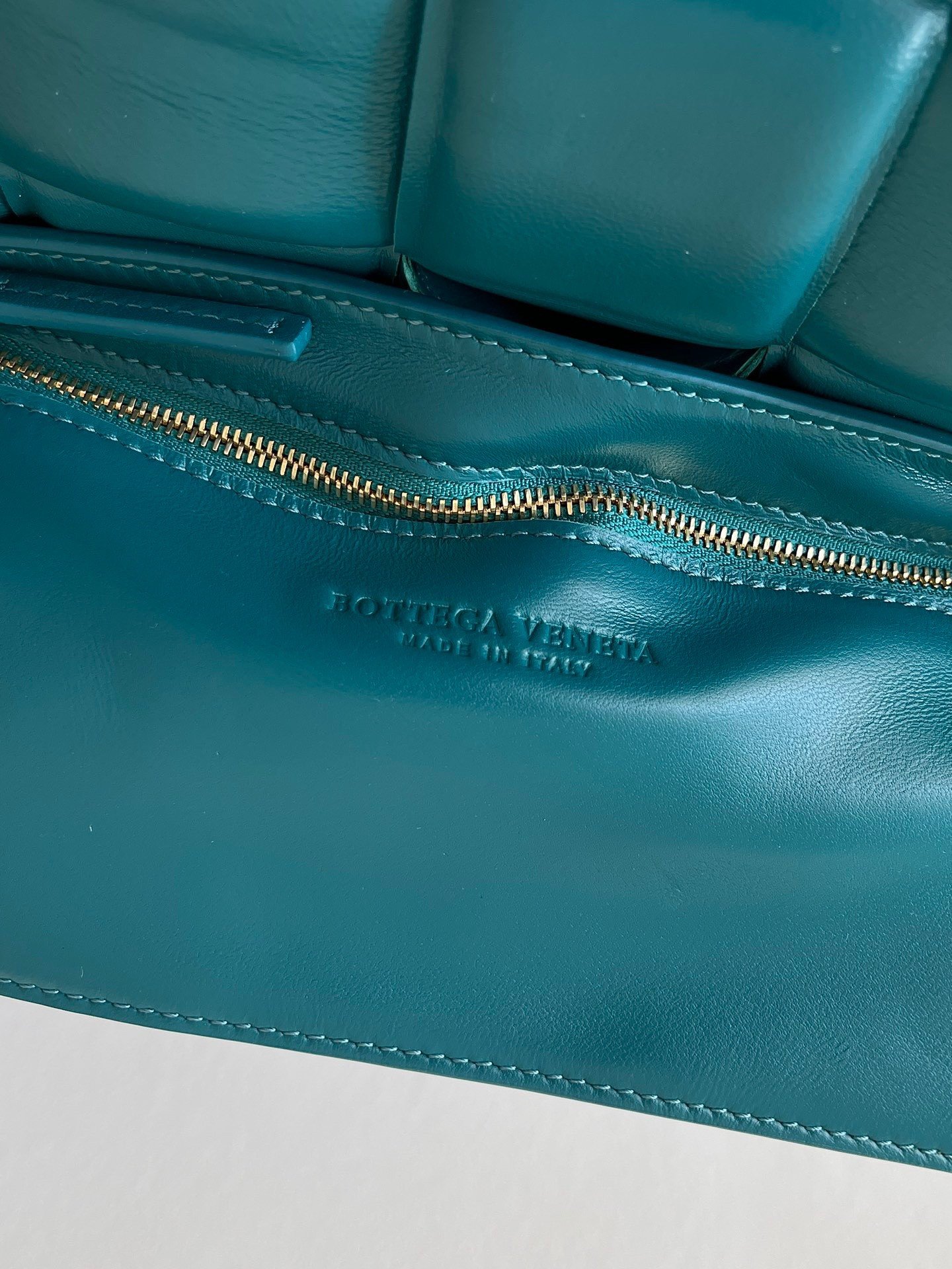 Bottega Veneta Padded Cassette Bag In Mallard Intrecciato Lambskin