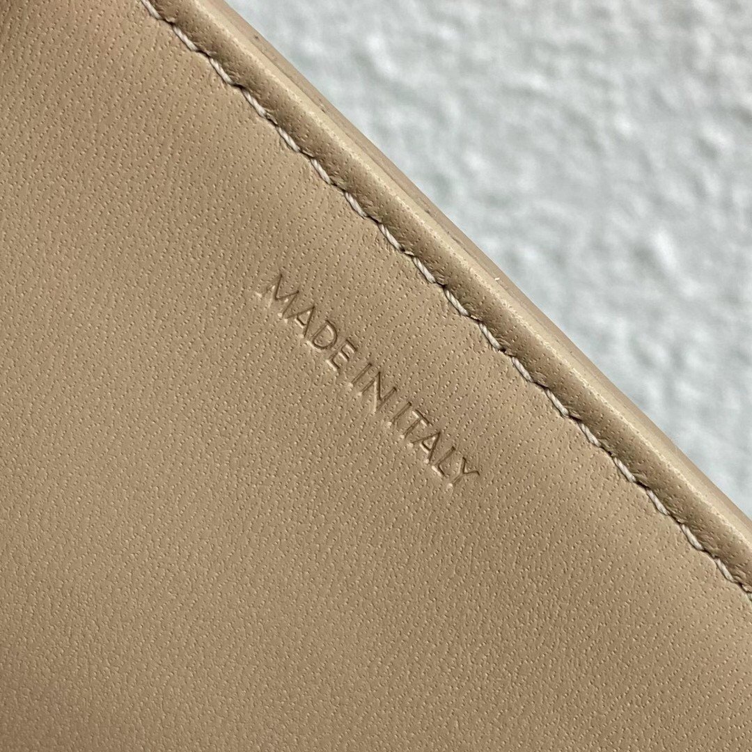 Celine Triomphe Medium Bag In Nude Smooth Calfskin