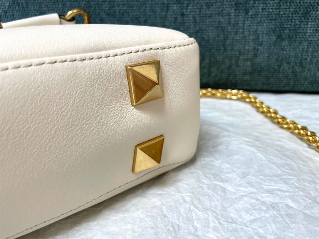 Valentino Stud Sign Shoulder Bag In White Nappa Leather