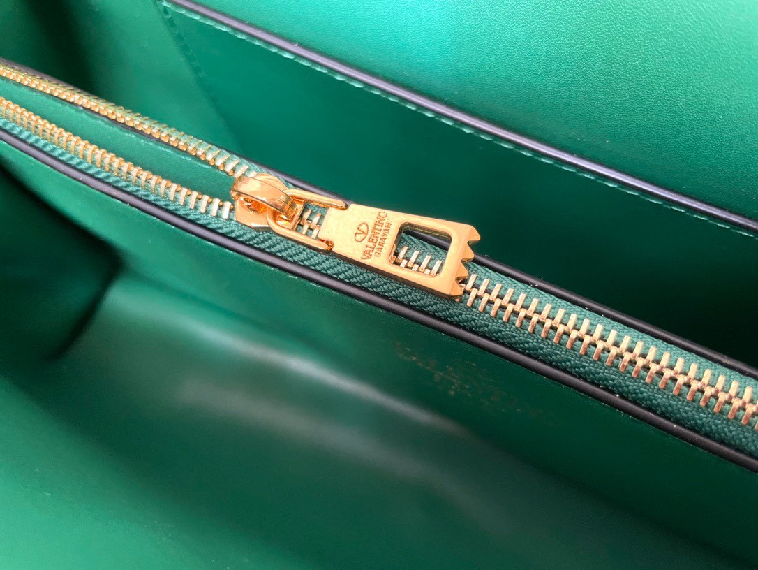 Valentino Stud Sign Shoulder Bag In Green Nappa Leather