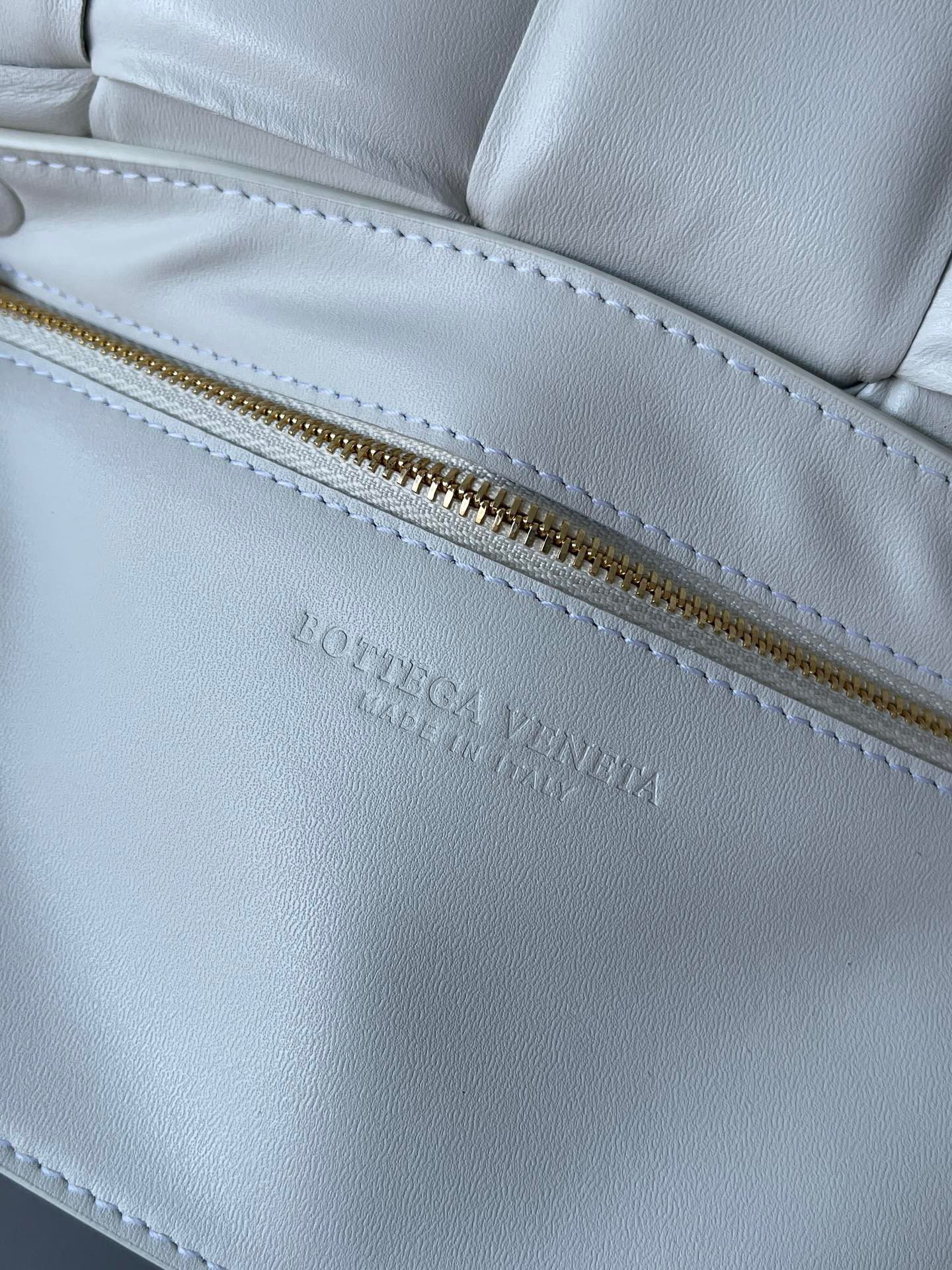 Bottega Veneta Padded Cassette Bag In White Intrecciato Lambskin