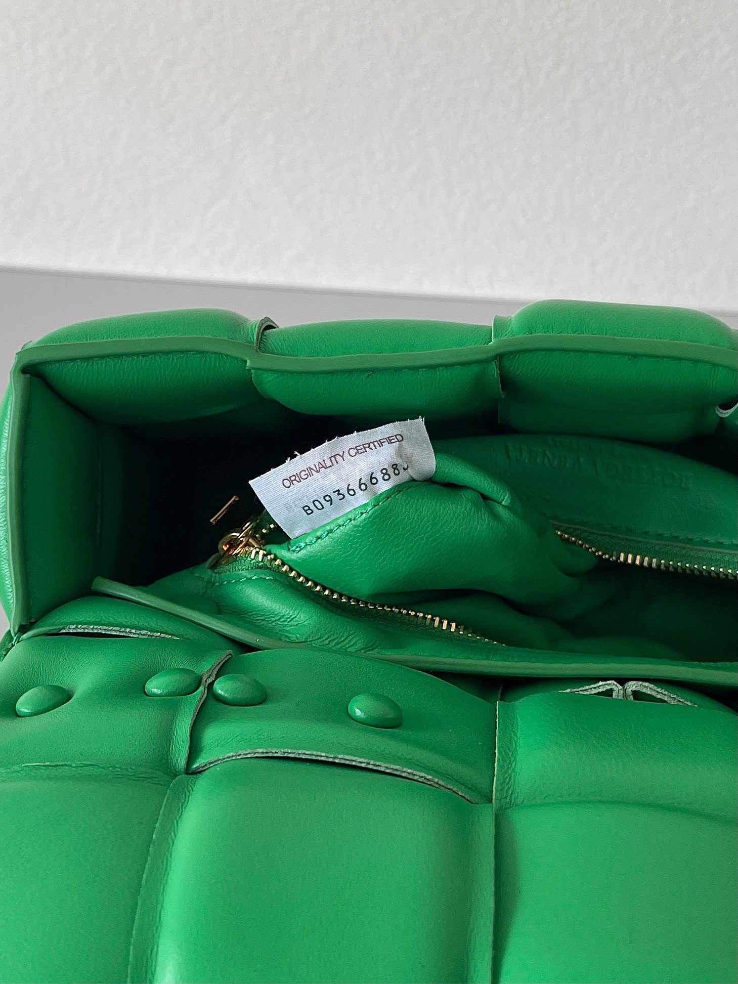 Bottega Veneta Chain Cassette Bag In Parakeet Intrecciato Lambskin