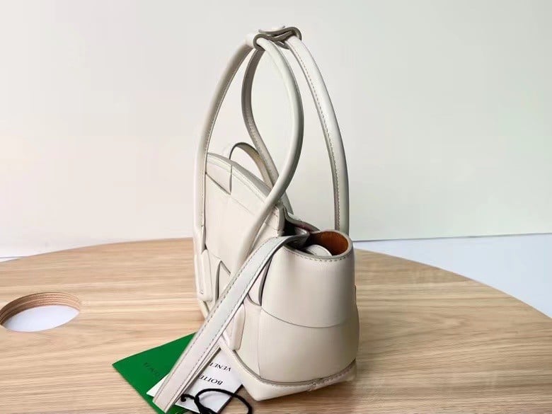 Bottega Veneta Arco Mini Bag In White Intrecciato Calfskin