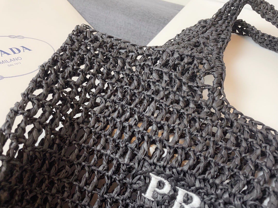 Prada Large Tote Bag In Black Woven Raffia