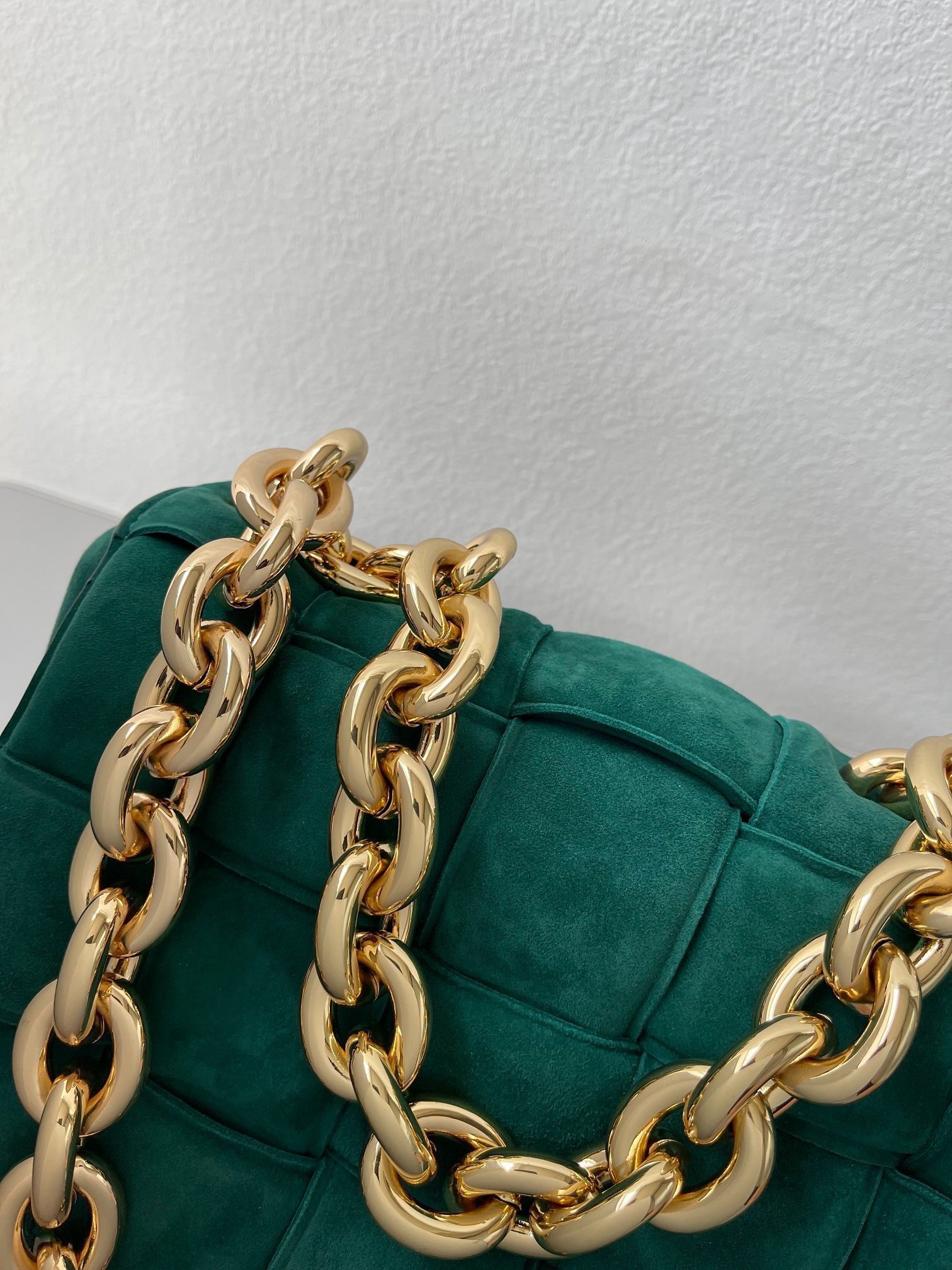 Bottega Veneta Chain Cassette Bag In Green Intrecciato Suede Calfskin