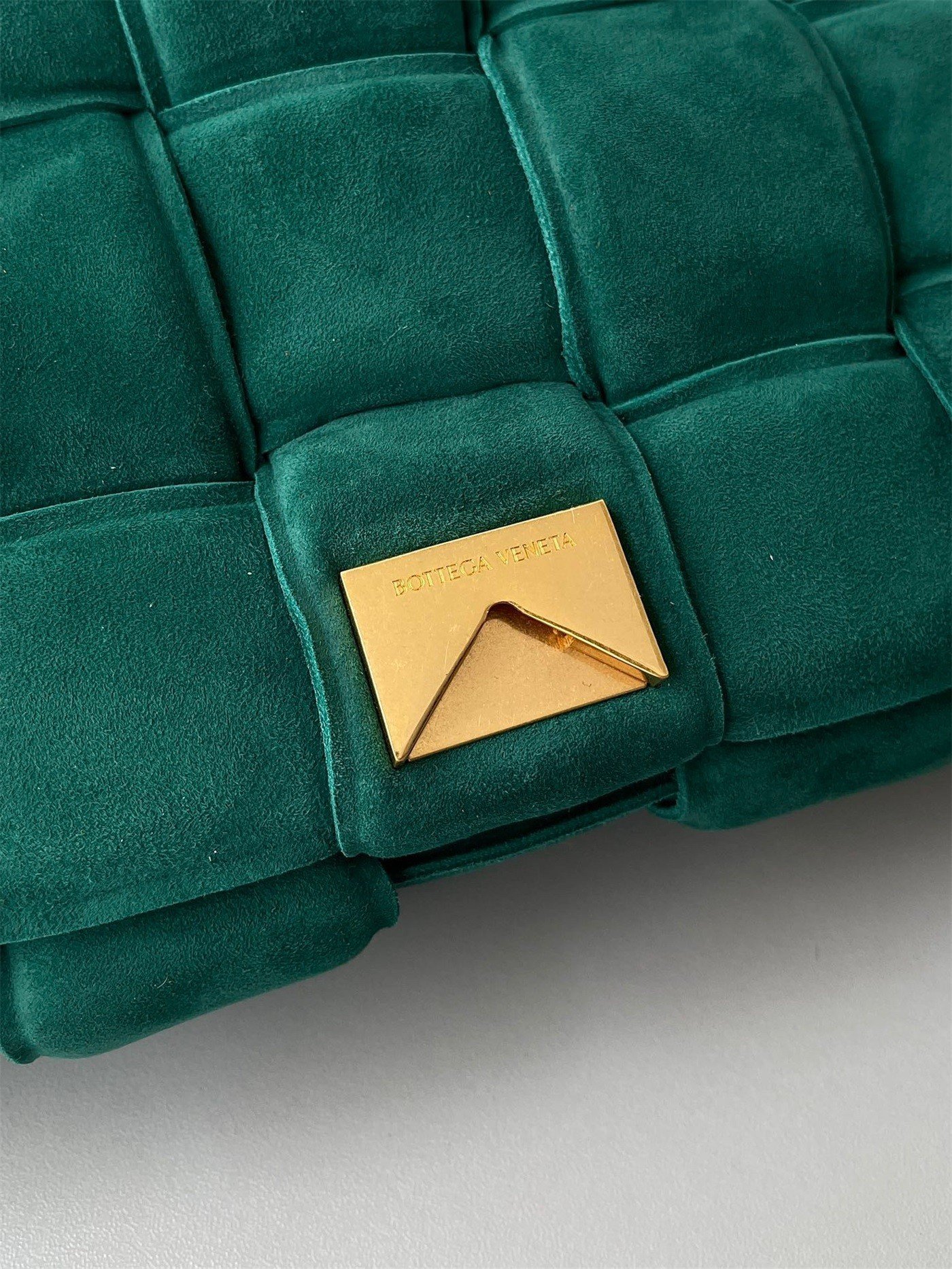 Bottega Veneta Chain Cassette Bag In Green Intrecciato Suede Calfskin