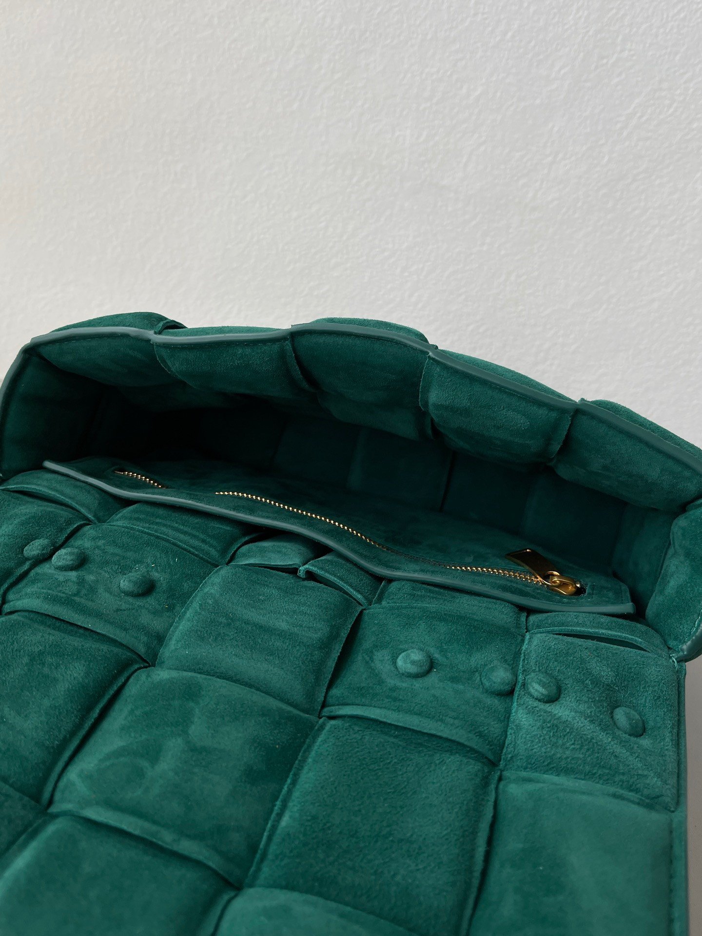 Bottega Veneta Chain Cassette Bag In Green Intrecciato Suede Calfskin