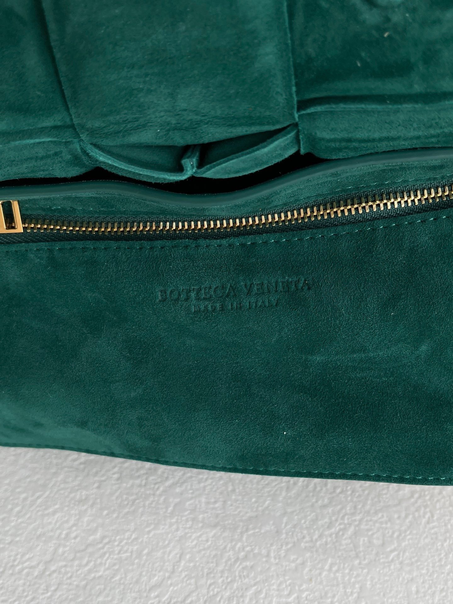 Bottega Veneta Chain Cassette Bag In Green Intrecciato Suede Calfskin