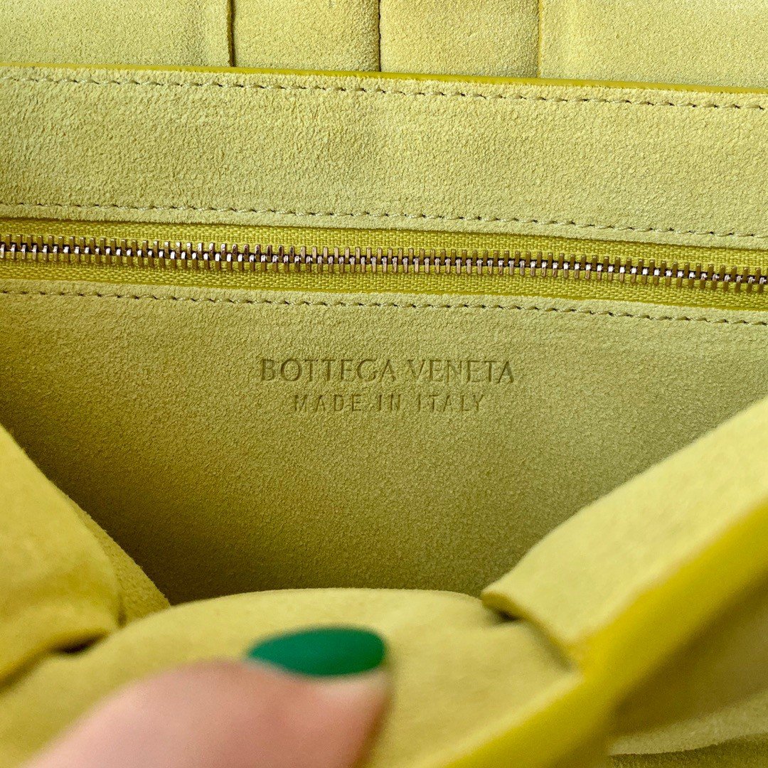 Bottega Veneta Chain Cassette Bag In Kiwi Intrecciato Suede Calfskin