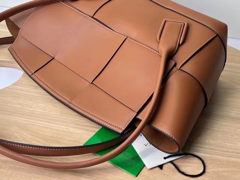 Bottega Veneta Arco Medium Bag In Caramel Intrecciato Calfskin