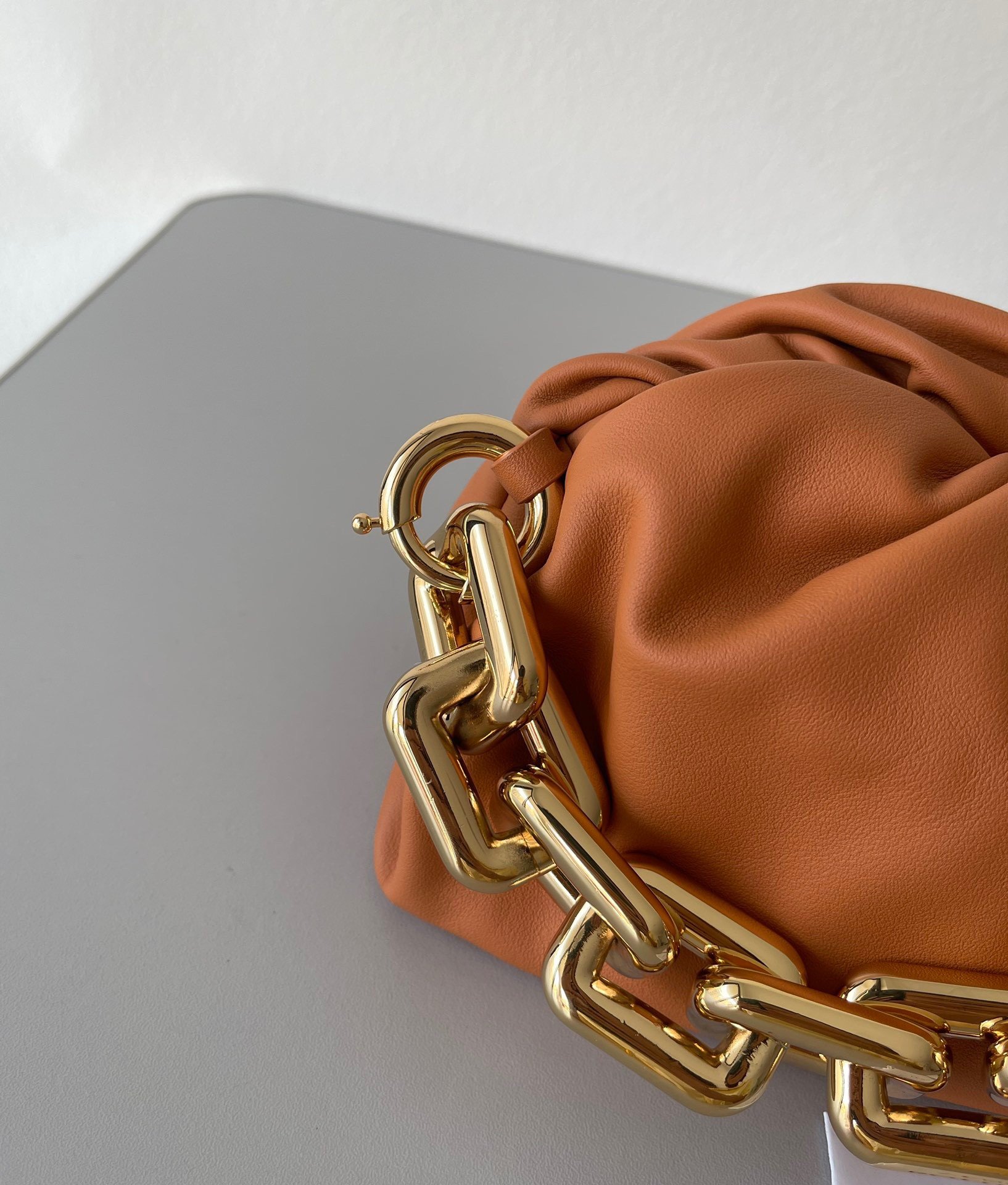 Bottega Veneta The Chain Pouch Bag In Clay Calfskin