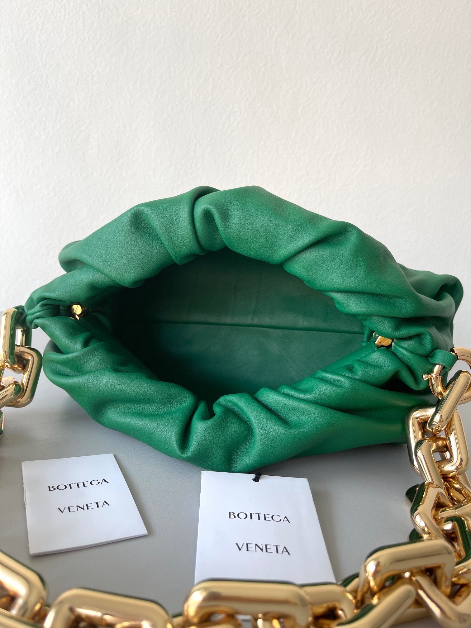 Bottega Veneta The Chain Pouch Bag In Green Calfskin