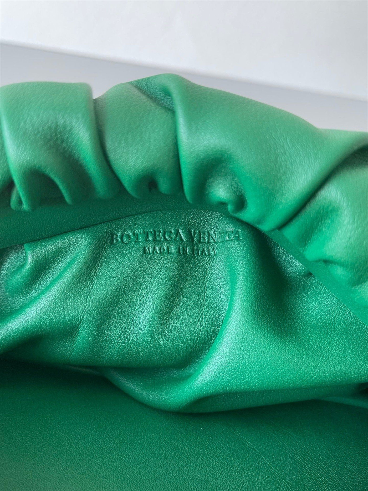 Bottega Veneta The Chain Pouch Bag In Green Calfskin