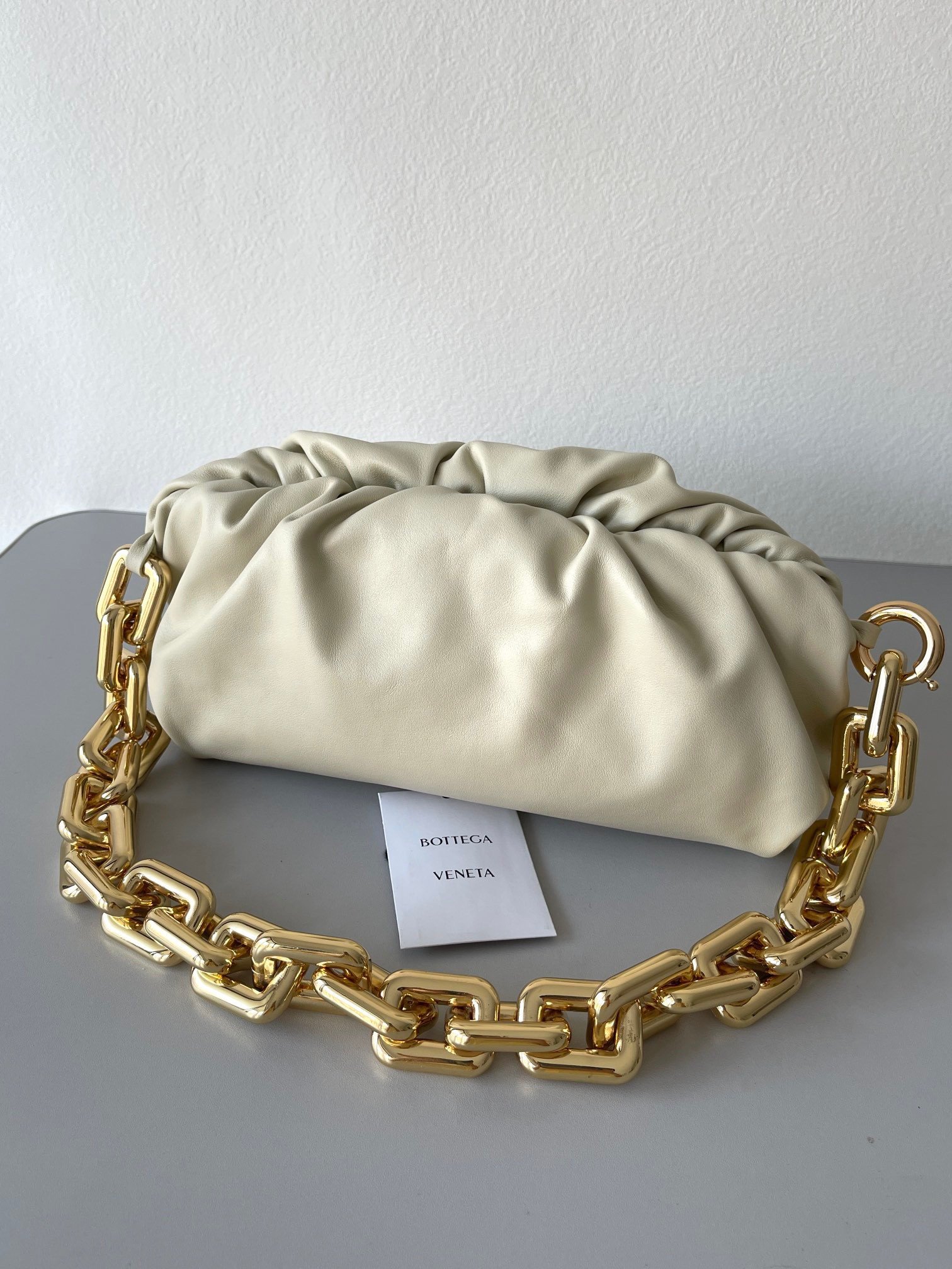 Bottega Veneta The Chain Pouch Bag In Plaster Calfskin