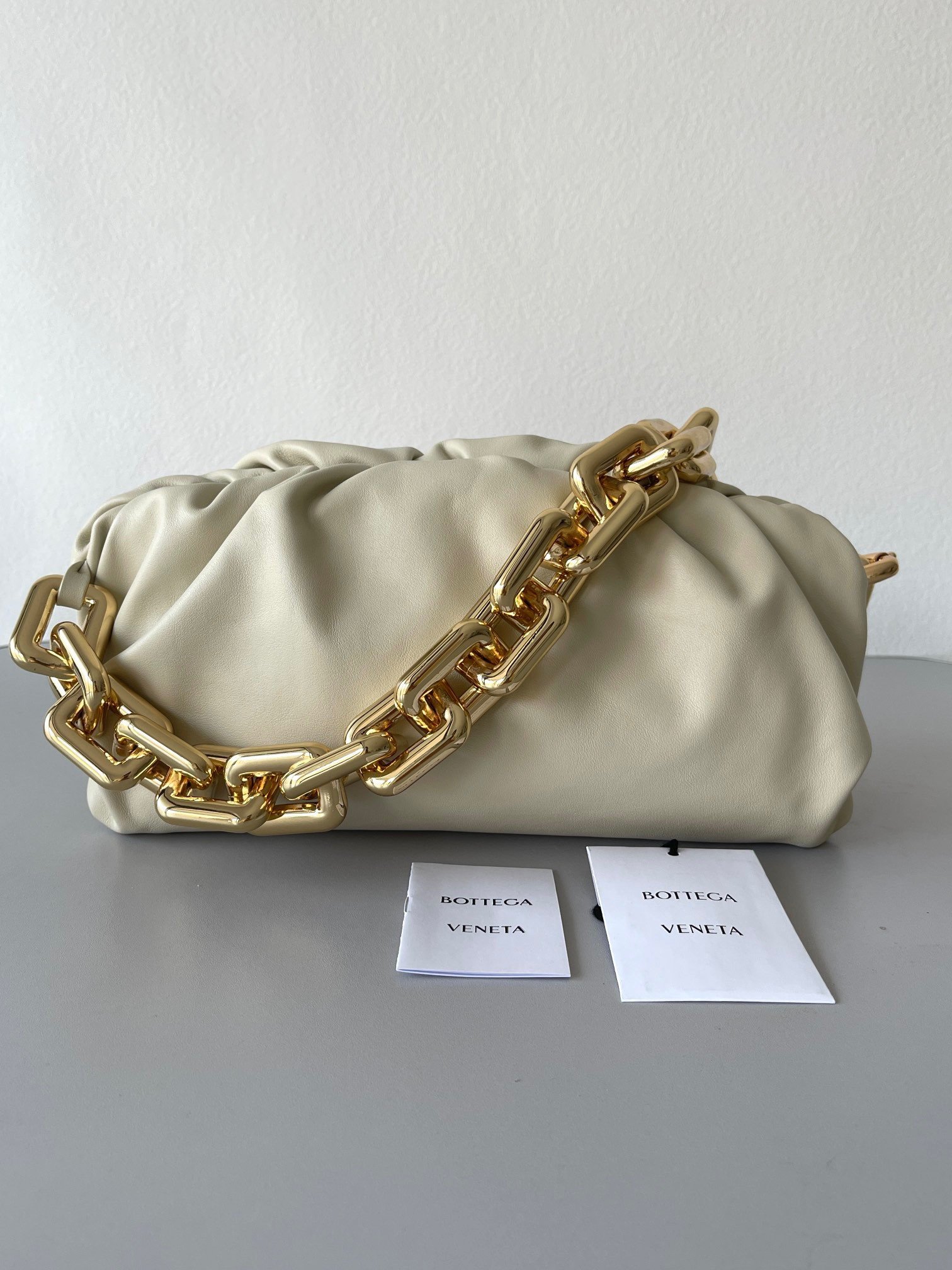 Bottega Veneta The Chain Pouch Bag In Plaster Calfskin