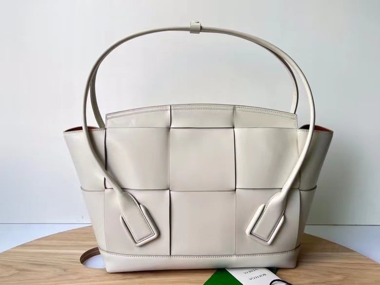 Bottega Veneta Arco Medium Bag In White Intrecciato Calfskin