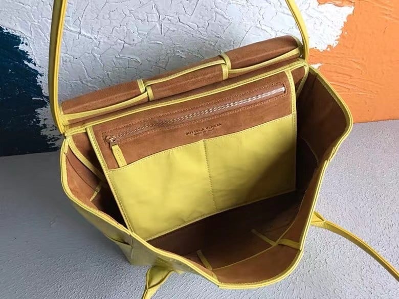 Bottega Veneta Arco Medium Bag In Yellow Intrecciato Leather