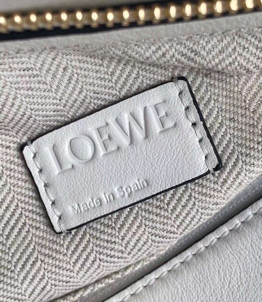 Loewe Puzzle Hobo Bag In White Nappa Calfskin