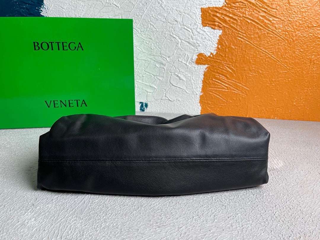 Bottega Veneta Large Pouch Clutch Bag In Black Calfskin