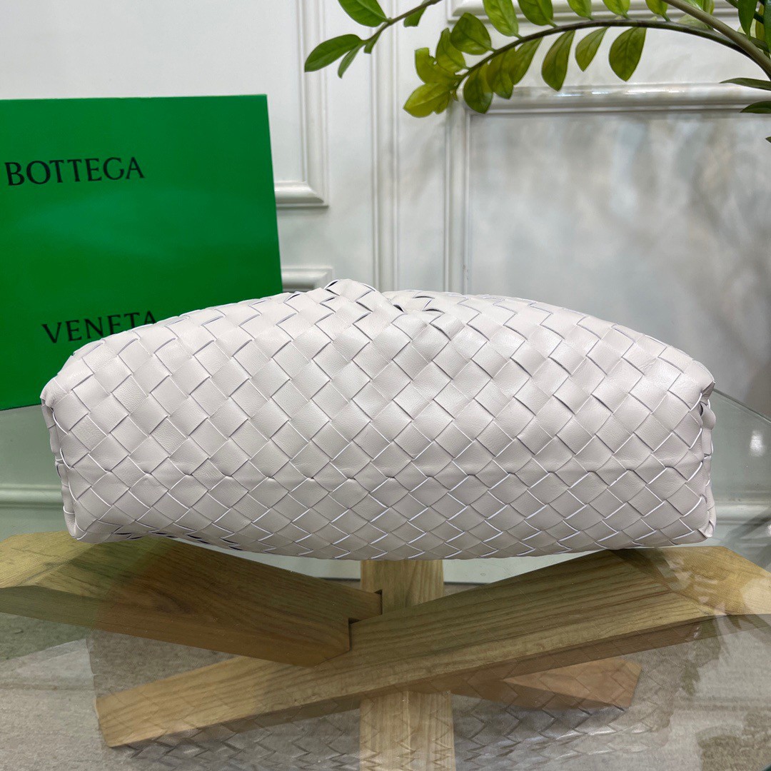 Bottega Veneta Large Pouch Clutch Bag In White Intrecciato Lambskin