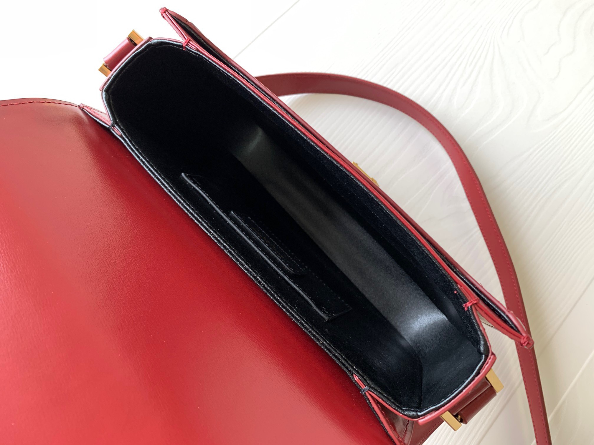 Saint Laurent Medium Solferino Bag In Red Calfskin