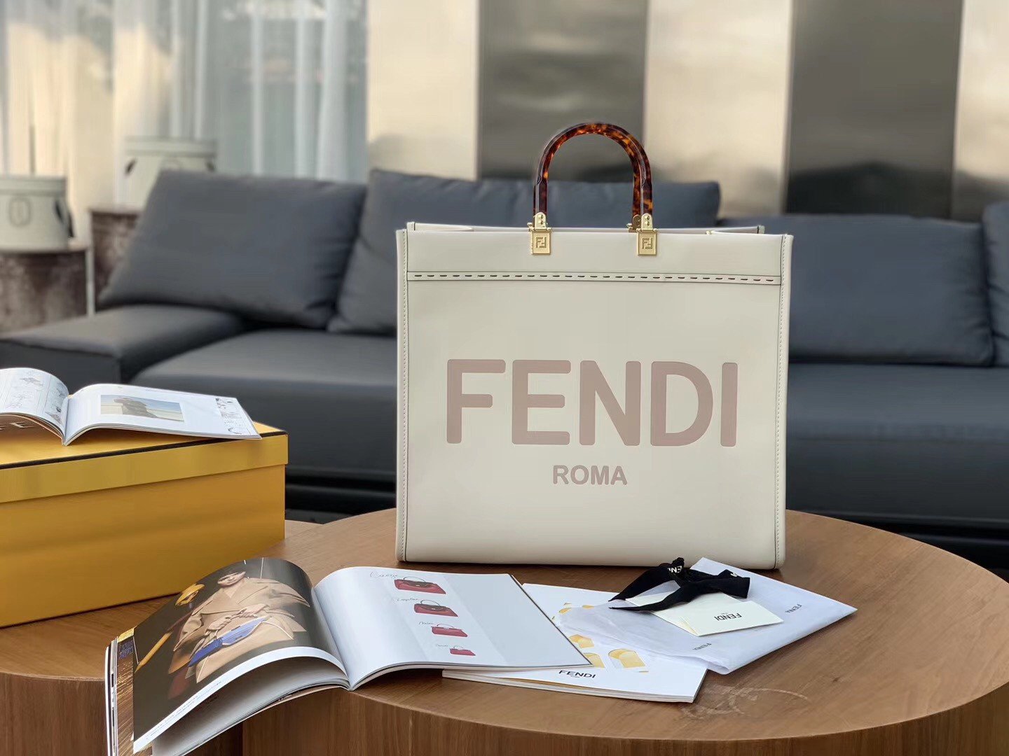 Fendi Sunshine Large Tote Bag In White Calfskin