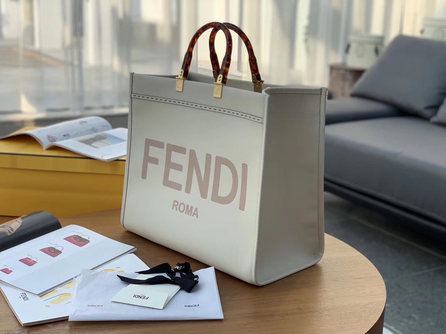 Fendi Sunshine Large Tote Bag In White Calfskin