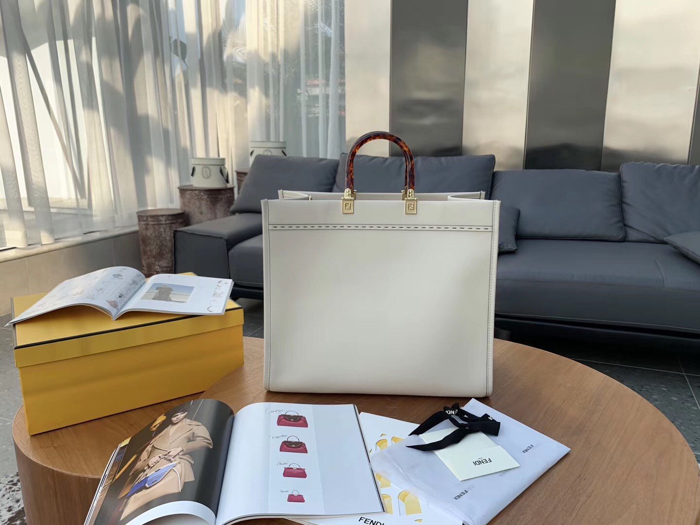 Fendi Sunshine Large Tote Bag In White Calfskin