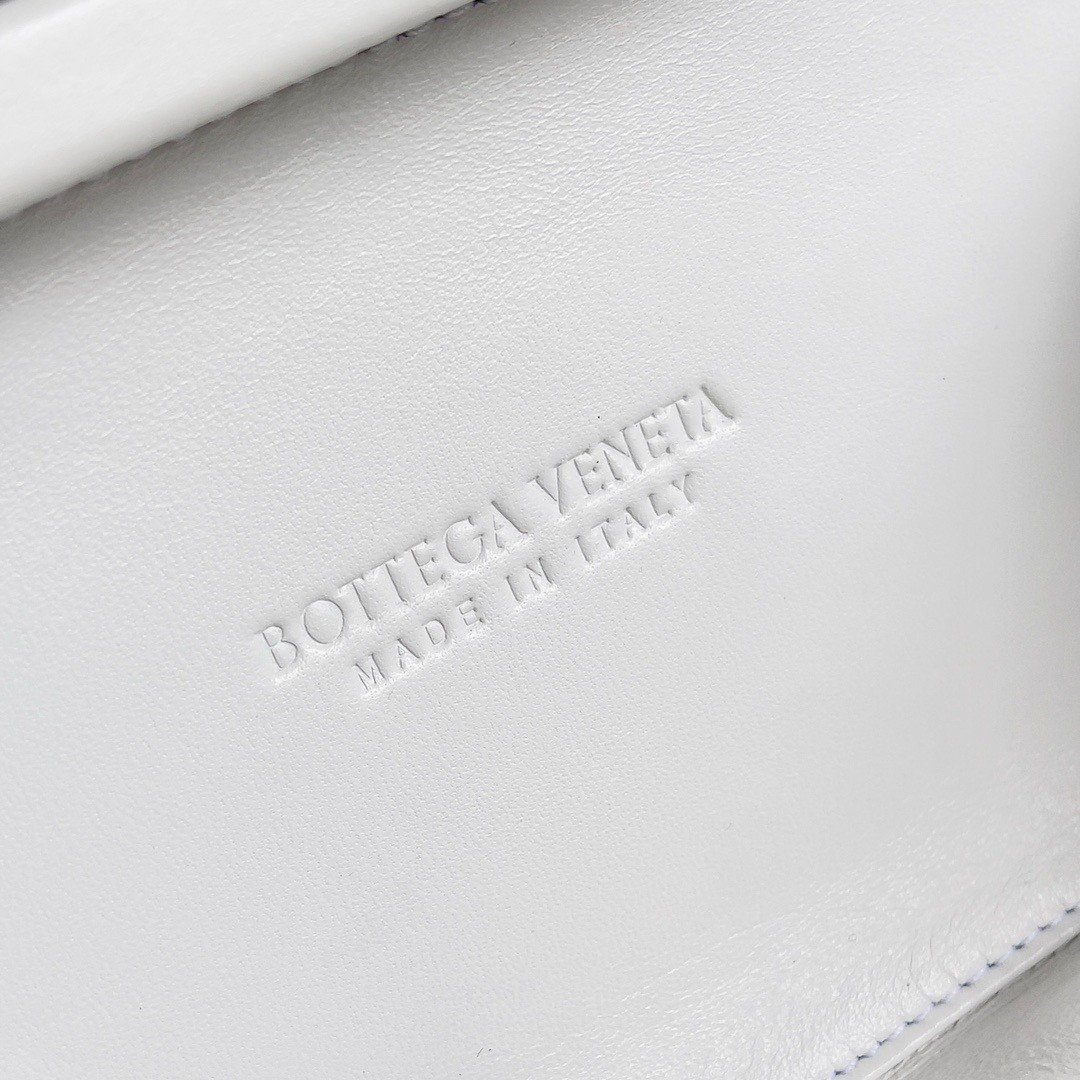 Bottega Veneta Knot Minaudiere Clutch In White Foulard Intreccio Leather