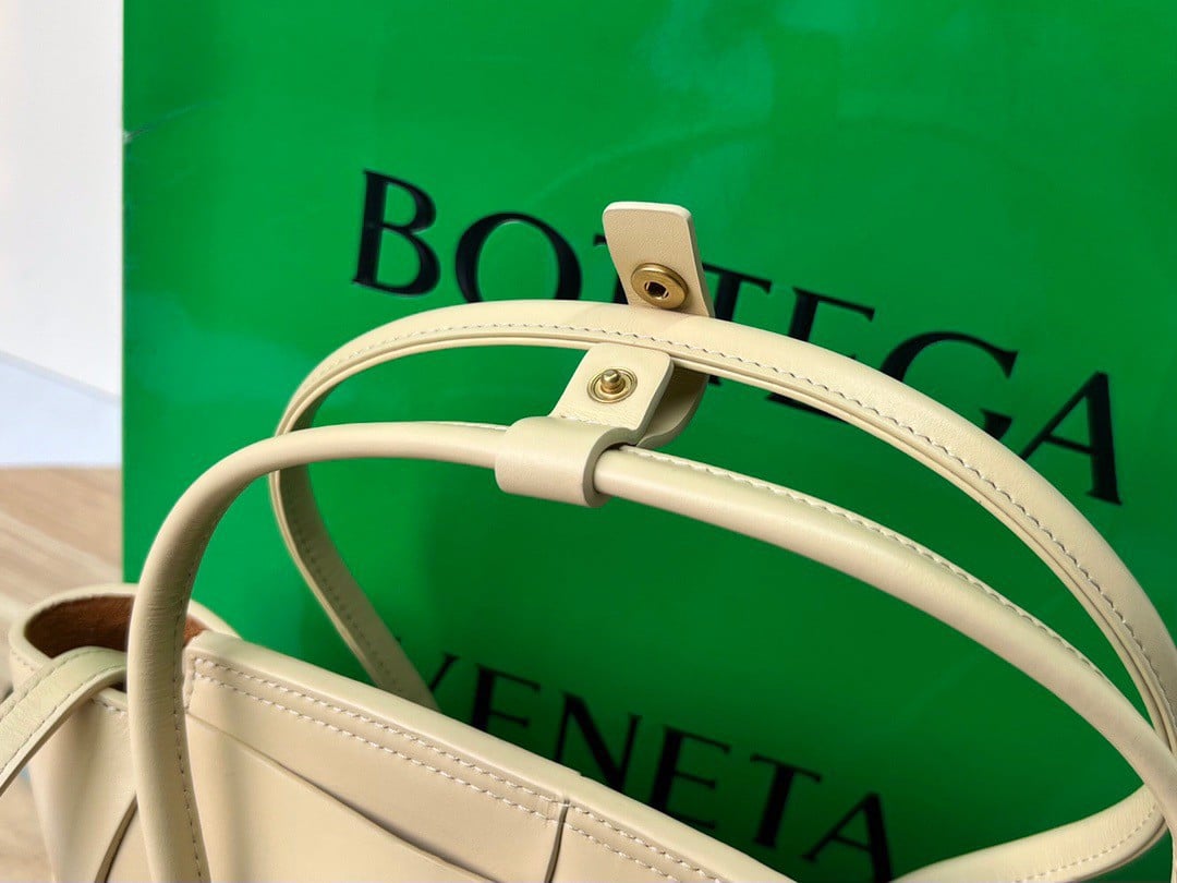 Bottega Veneta Arco Mini Bag In Beige Intrecciato Calfskin