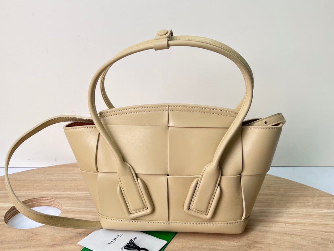 Bottega Veneta Arco Mini Bag In Beige Intrecciato Calfskin