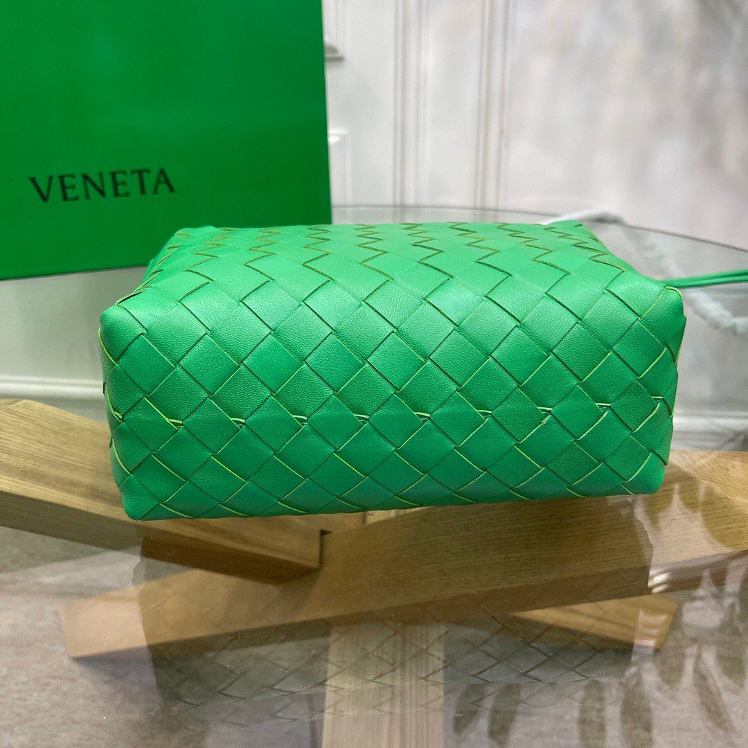 Bottega Veneta Loop Small Bag In Green Intrecciato Lambskin