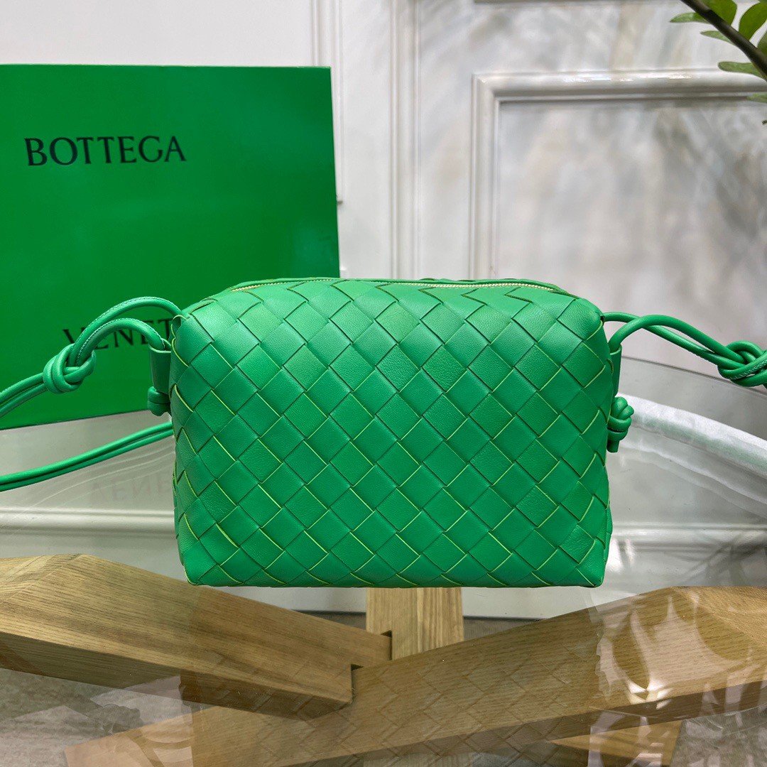 Bottega Veneta Loop Small Bag In Green Intrecciato Lambskin