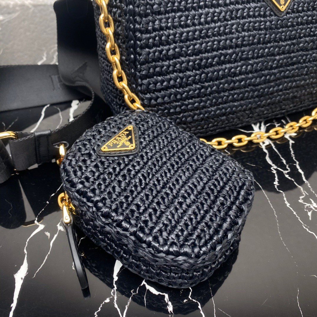 Prada Re-Edition 2005 Shoulder Bag In Black Raffia