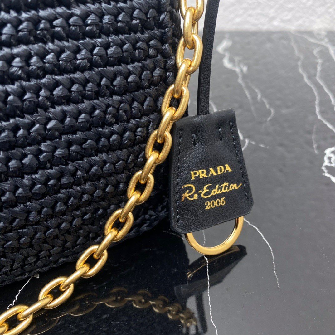 Prada Re-Edition 2005 Shoulder Bag In Black Raffia