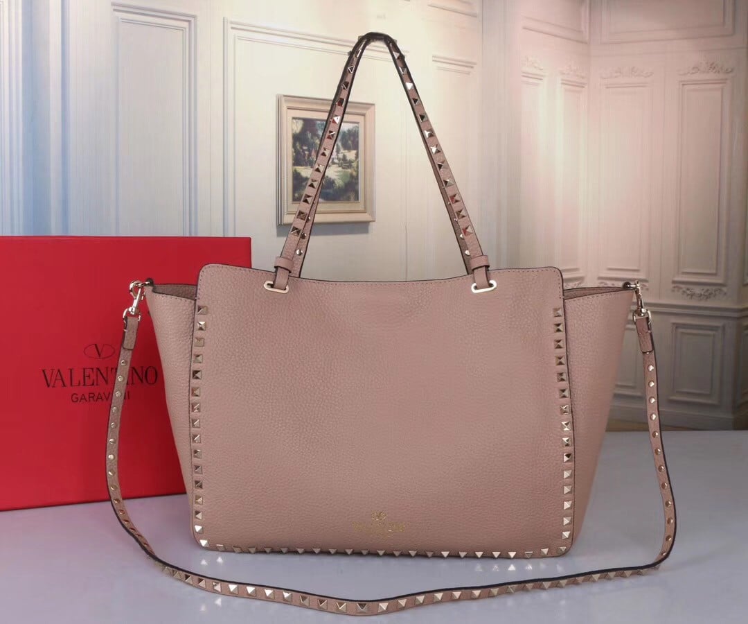 Valentino Rockstud Medium Tote In Beige Grained Leather