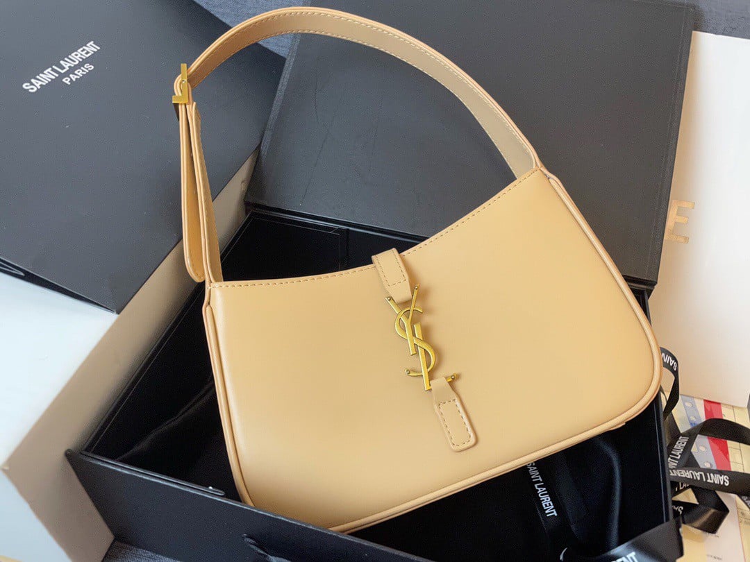 Saint Laurent Le 5 À 7 Hobo Bag in Naturel Smooth Leather