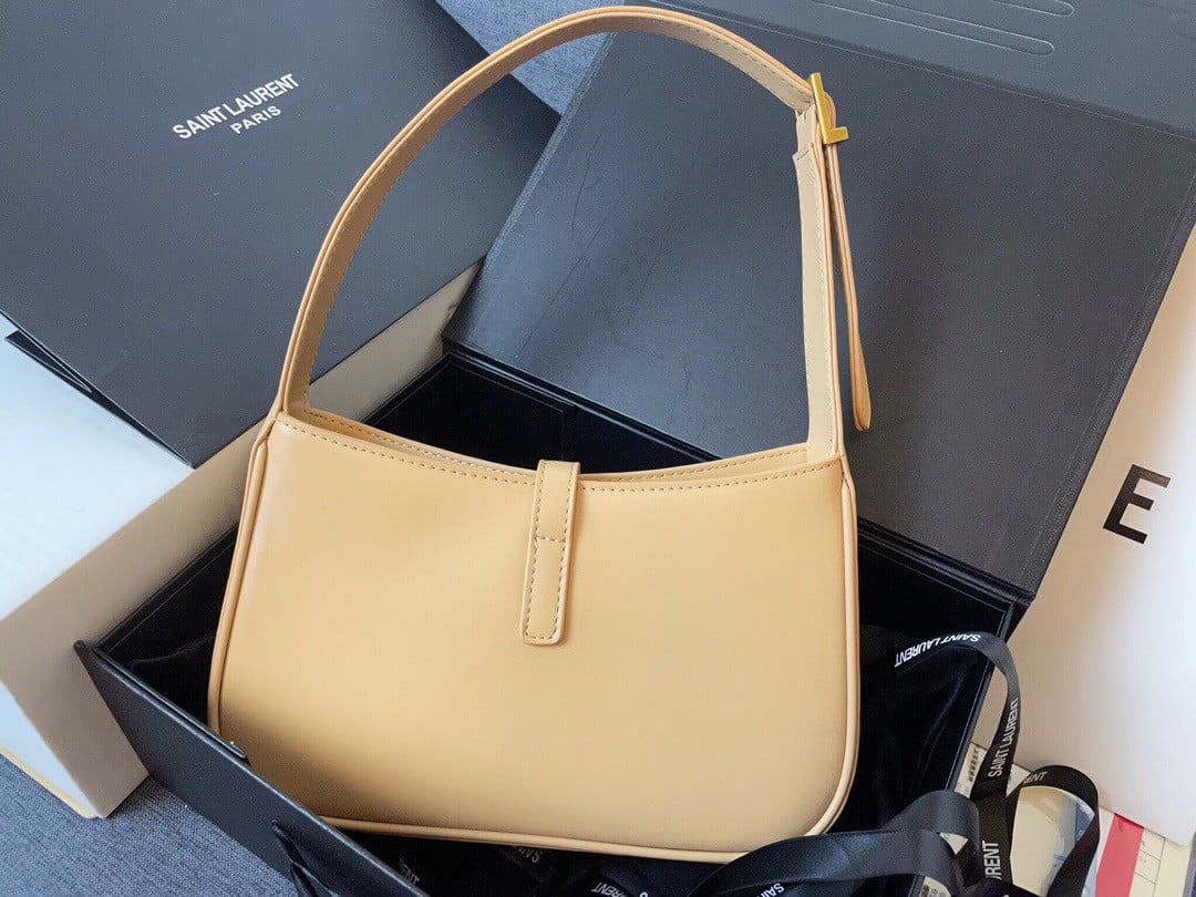 Saint Laurent Le 5 À 7 Hobo Bag in Naturel Smooth Leather