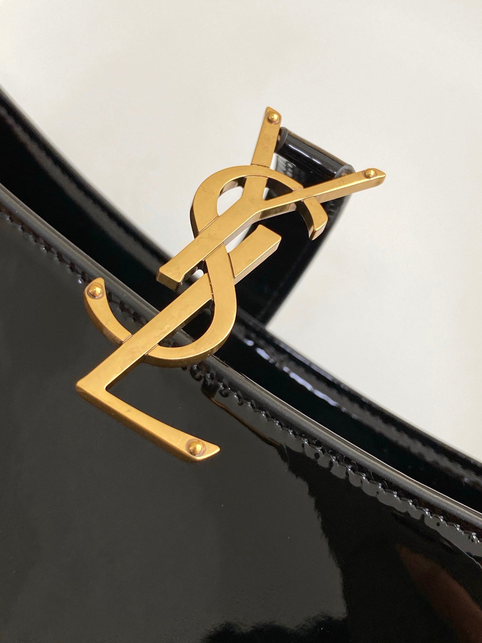 Saint Laurent Le 5 À 7 Hobo Bag in Black Patent Calfskin