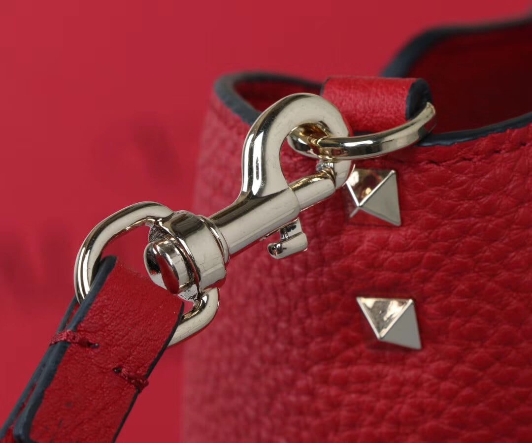 Valentino Rockstud Medium Tote In Red Grained Leather